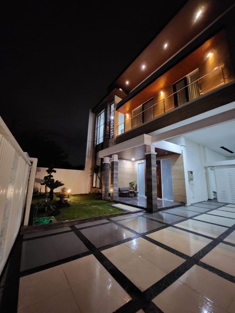 Kontraktor Rumah Mewah di Malang – Jasa Bangun Rumah Mewah di Malang – Kontraktor Rumah Mewah Malang Premium – Jasa Renovasi Rumah Mewah di Malang – Desain & Bangun Rumah Mewah di Malang – Kontraktor Interior Rumah Mewah di Malang